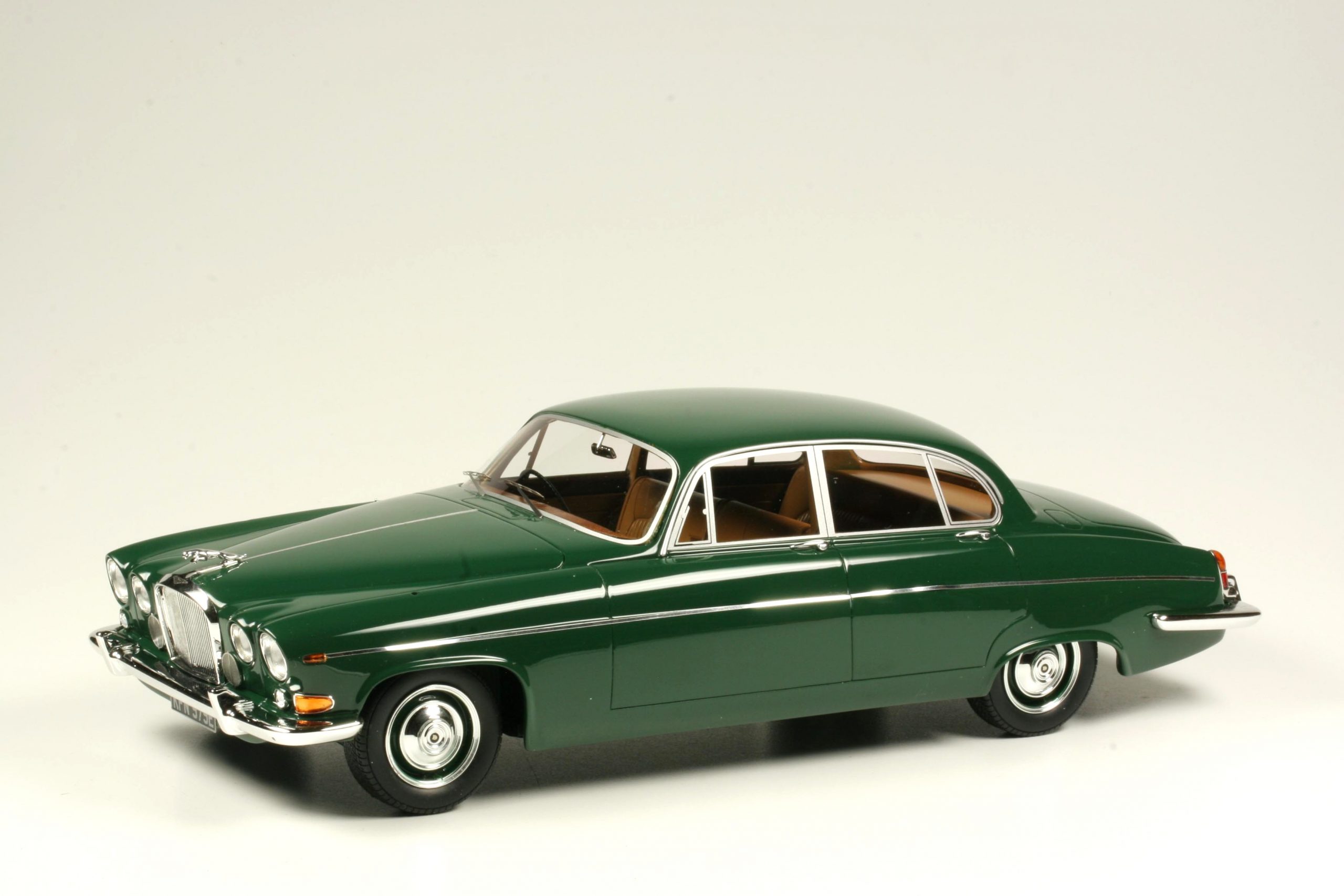 News 1:18 BoS Jaguar 420 G 1966 – caramini-online.de