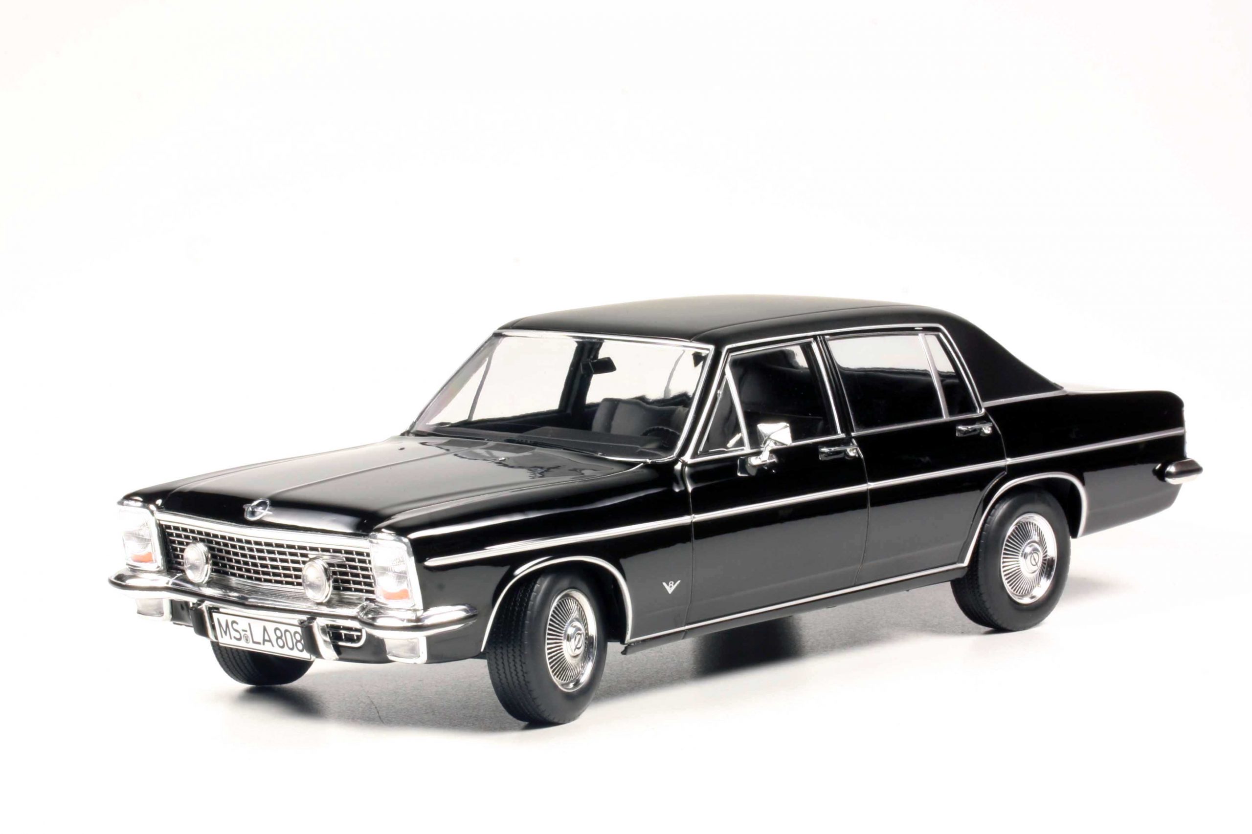 MCG Opel Commodore B, metallic-grün 1972, 1:18 | Model Car World